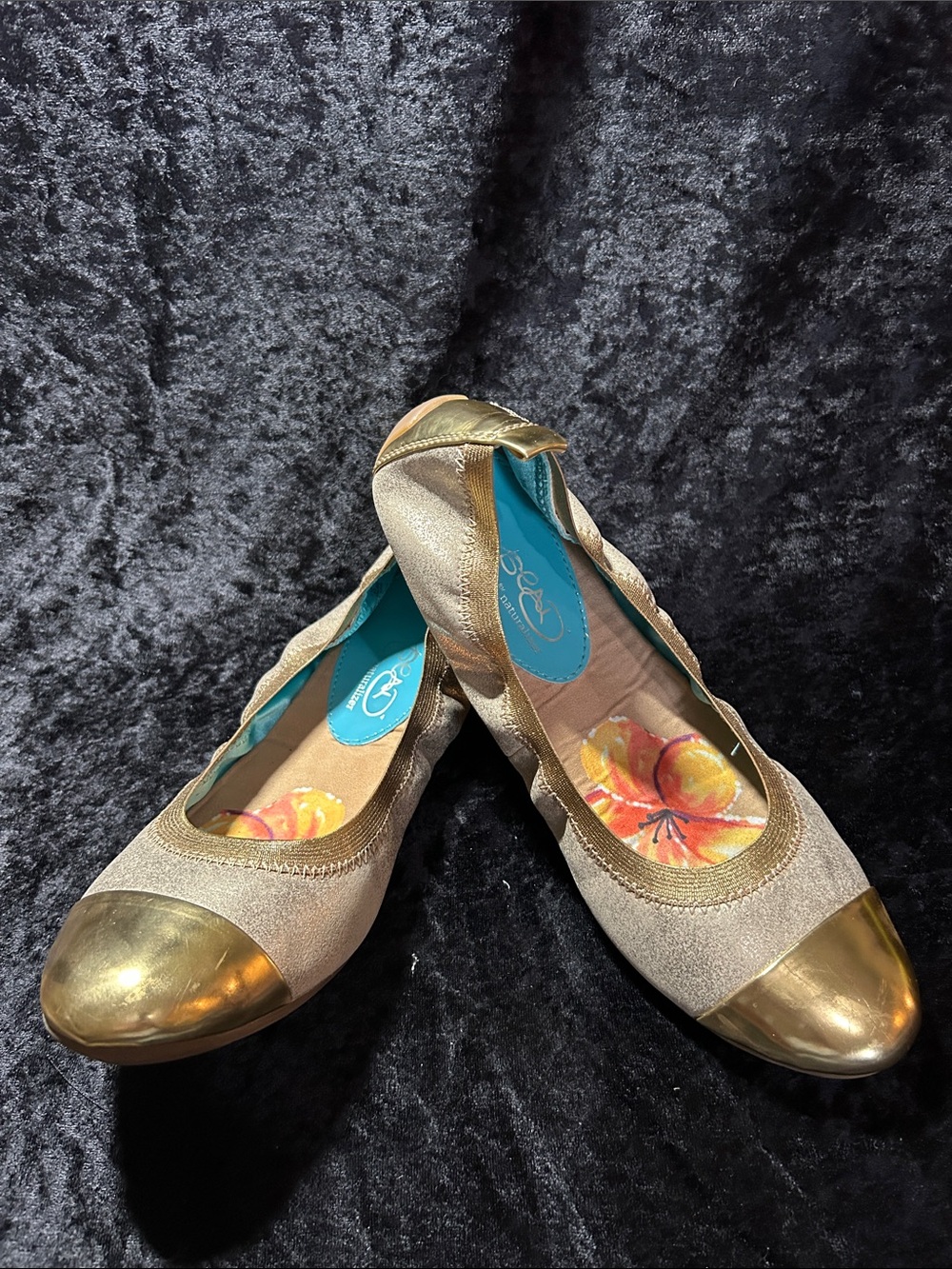 Naturalizer  Gold Cap-Toe Women's Ballet Flats.  Size 11M